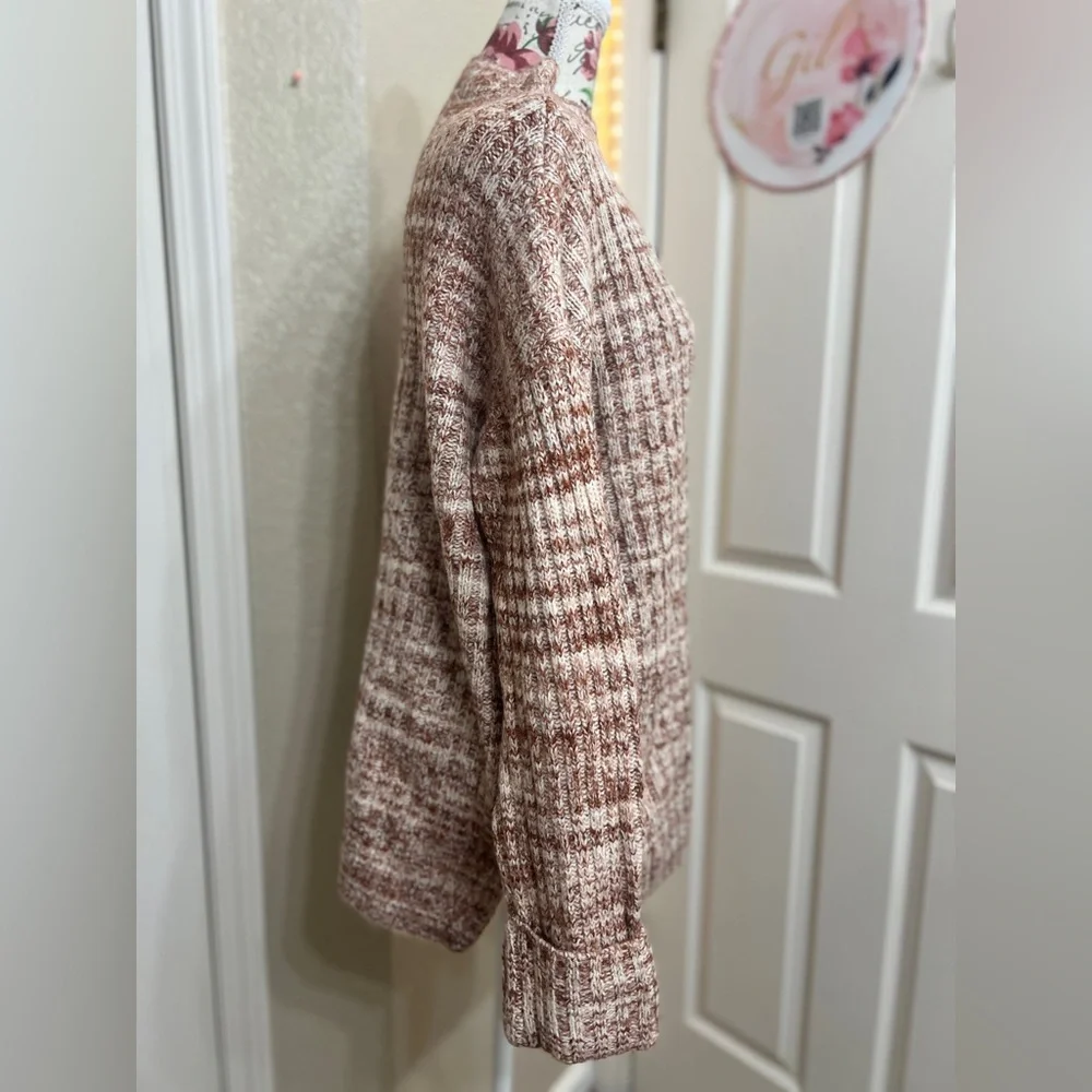 Old Navy Ribbed Knit Sweater in Brown and Cream Tunic length